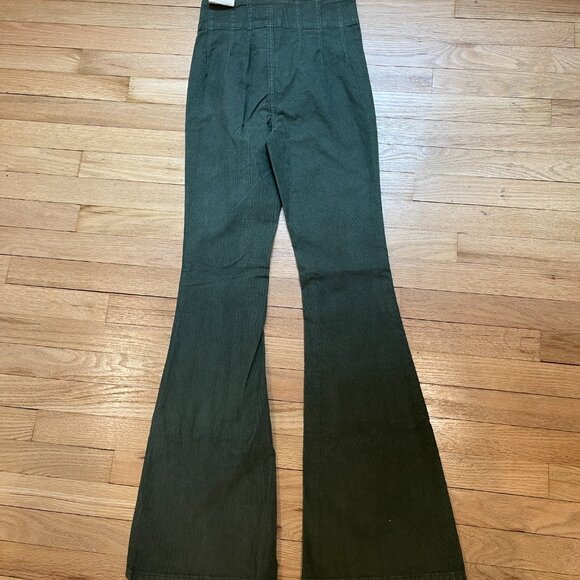 022 We The Free Jayde Cord Flare Jeans Huntress Green NWT Size 26 - Picture 9 of 14